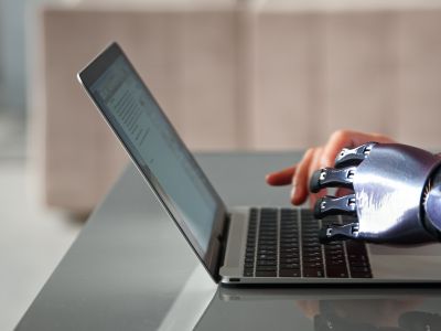 A ChatGPT-programok és a chatbotok veszélyei idősebb korban