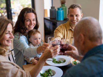 A közös étkezések jelentősége időskorban – nem csak a testet, a lelket is táplálják