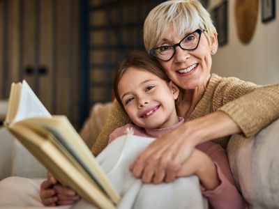 A közös olvasás varázsa: hogyan gazdagítja unokáink fantáziáját és lelkét