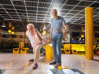 Egyszerre sport, játék és intergenerációs élmény: a bowling
