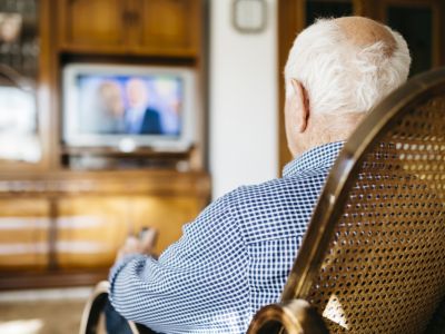 Komoly károkat okozhat a mértéktelen tévénézés az időseknél