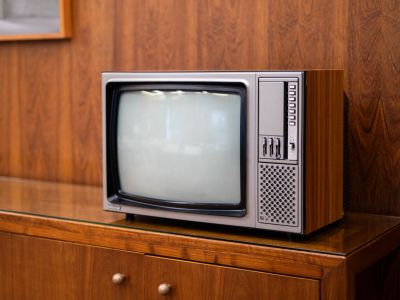 Mire tanít a 27 éj?