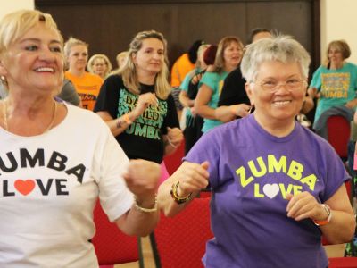Nemzetközi Zumba Gold esemény az idősek világnapján – Ahol a zene ritmusára nem csak a test mozog, de a szív is együtt dobban