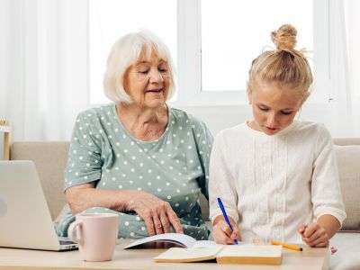 Örök emlékek nagyszülőként: hogyan alkossunk közös kincseket unokáinknak