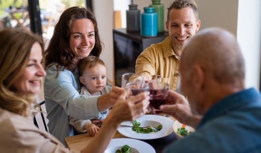 A közös étkezések jelentősége időskorban – nem csak a testet, a lelket is táplálják
