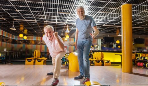 Egyszerre sport, játék és intergenerációs élmény: a bowling