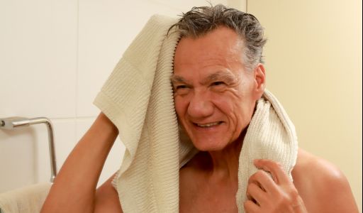 Fürdés 65 felett: hogyan óvjuk bőrünket és maradjunk tiszták