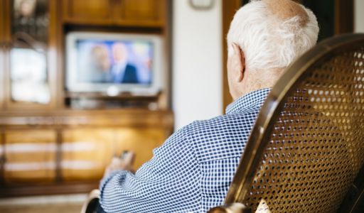 Komoly károkat okozhat a mértéktelen tévénézés az időseknél