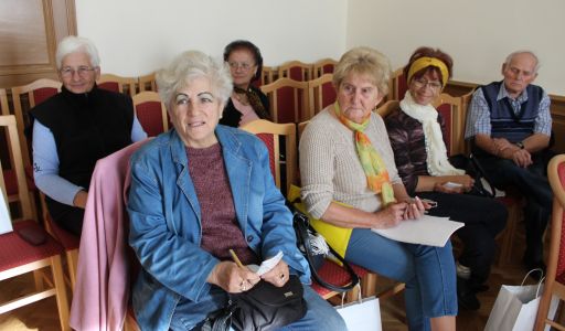 Rólunk írták: Újabb változatos programok várhatnak az abonyi idősekre